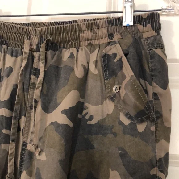 Camo Cargo Pants - Picture 4 of 7